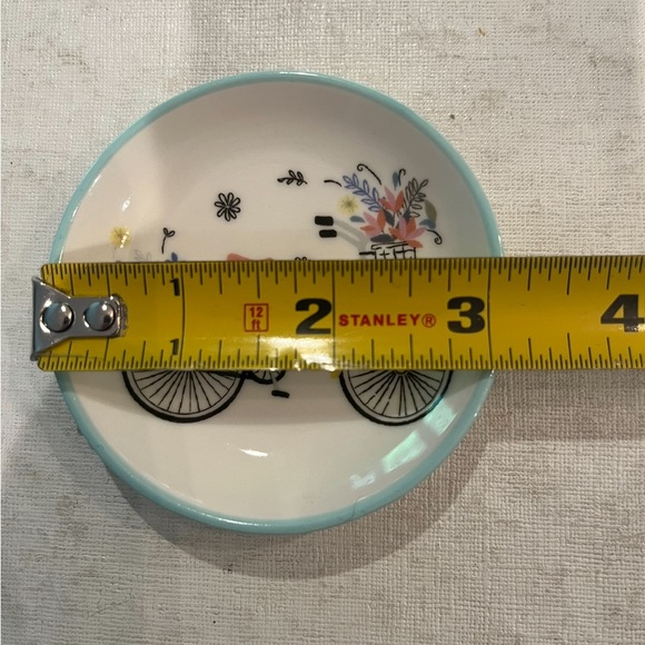 Decorative yellow Bicycle with flower basket Trinket Dish. GUC! So cute! - Picture 3 of 3